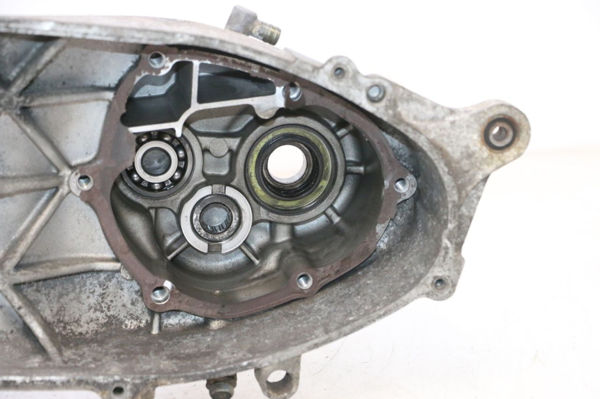 photo de CÁRTER DE MOTOR INFERIOR YAMAHA XMAX X-MAX 125 (2006 - 2009) - Zoom sobre los componentes