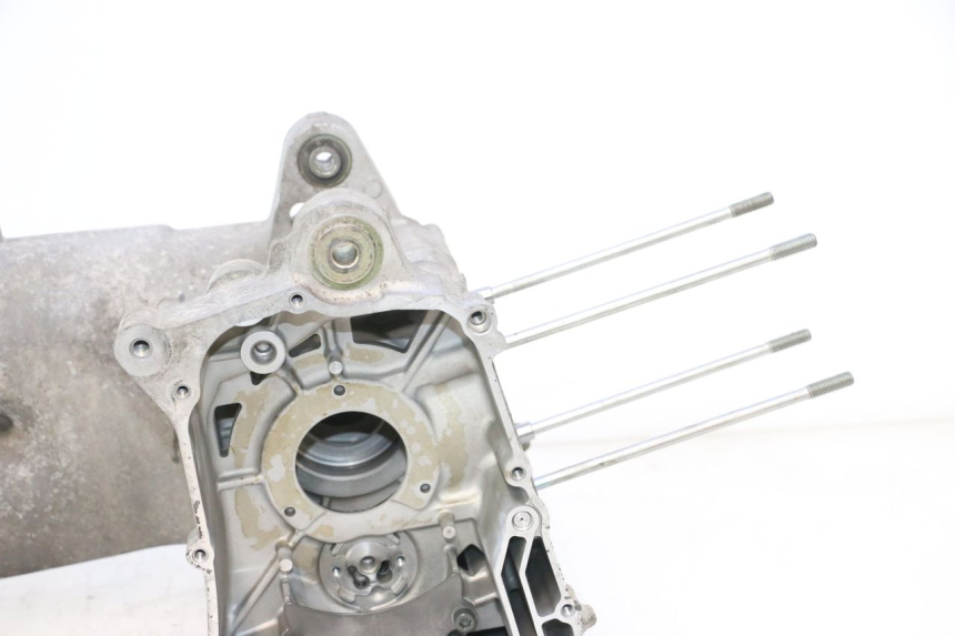 photo de CÁRTER DE MOTOR INFERIOR YAMAHA XMAX X-MAX 125 (2006 - 2009) - Enfoque en la estructura