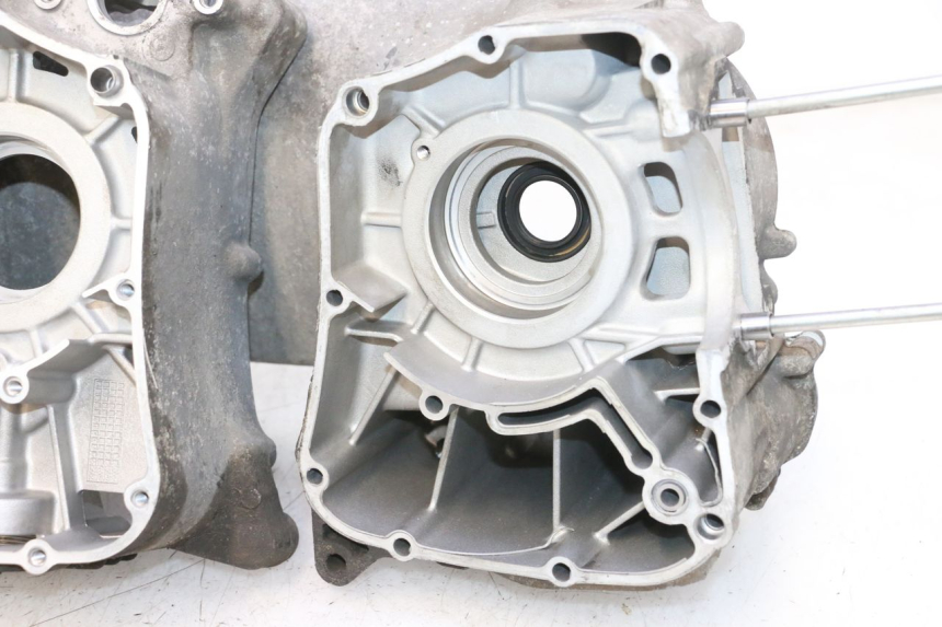 photo de CÁRTER DE MOTOR INFERIOR YAMAHA XMAX X-MAX 125 (2006 - 2009) - Detalle de la pieza