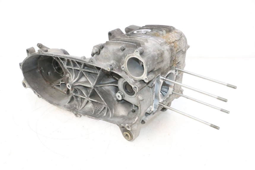 photo de CÁRTER DE MOTOR INFERIOR YAMAHA XMAX X-MAX 125 (2006 - 2009) - Primer plano técnico