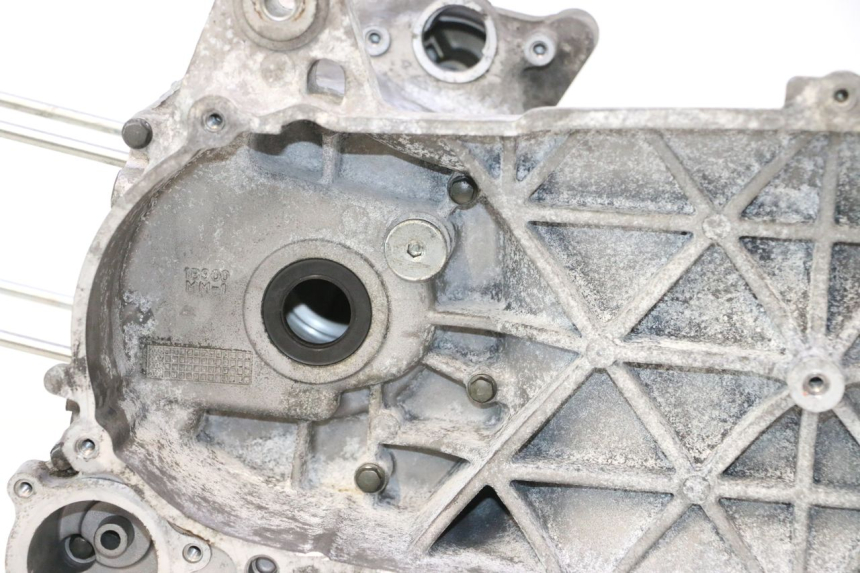 photo de CÁRTER DE MOTOR INFERIOR YAMAHA XMAX X-MAX 125 (2006 - 2009) - Zoom sobre los componentes