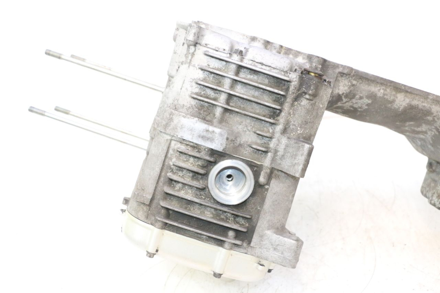 photo de CÁRTER DE MOTOR INFERIOR YAMAHA XMAX X-MAX 125 (2006 - 2009) - Enfoque en la estructura