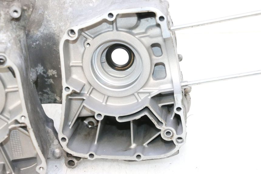 photo de CÁRTER DE MOTOR INFERIOR YAMAHA XMAX X-MAX 125 (2006 - 2009) - Vista general del producto