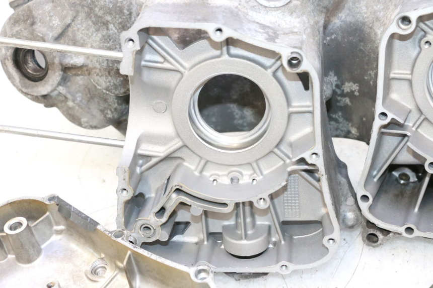 photo de CÁRTER DE MOTOR INFERIOR YAMAHA XMAX X-MAX 125 (2006 - 2009) - Detalles de los puntos de fijación
