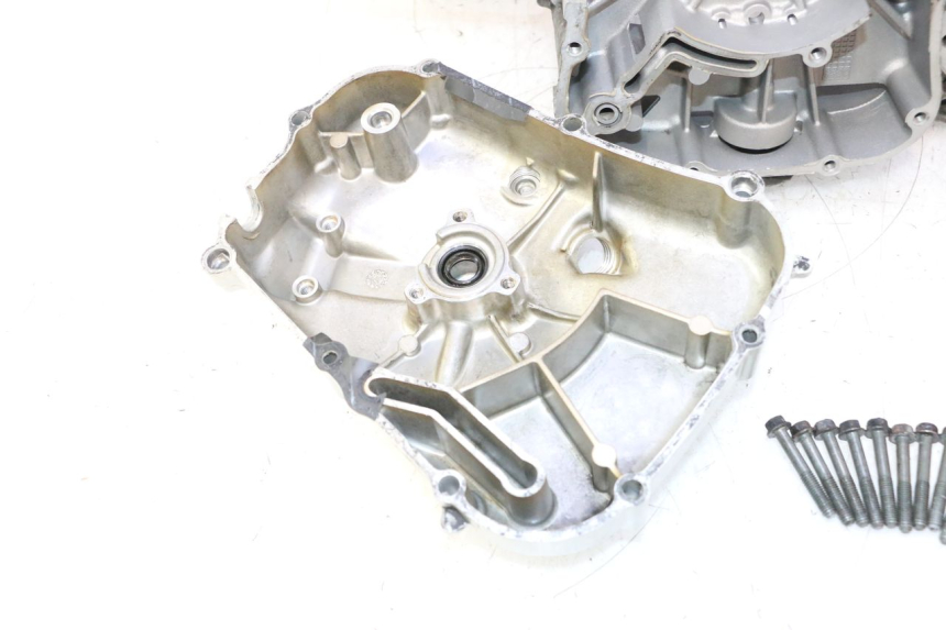 photo de CÁRTER DE MOTOR INFERIOR YAMAHA XMAX X-MAX 125 (2006 - 2009) - Estado de la superficie y material