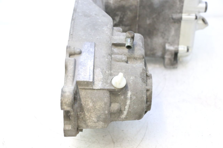 photo de CÁRTER DE MOTOR INFERIOR YAMAHA XMAX X-MAX 125 (2006 - 2009) - Primer plano técnico