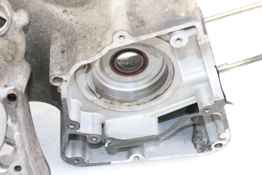 photo de Cárter inferior del motor KYMCO XCITING 250 (2006 - 2009) - Primer plano de alta resolución