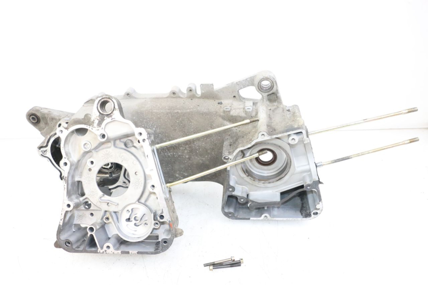 photo de Cárter inferior del motor KYMCO XCITING 250 (2006 - 2009) - Enfoque en la estructura