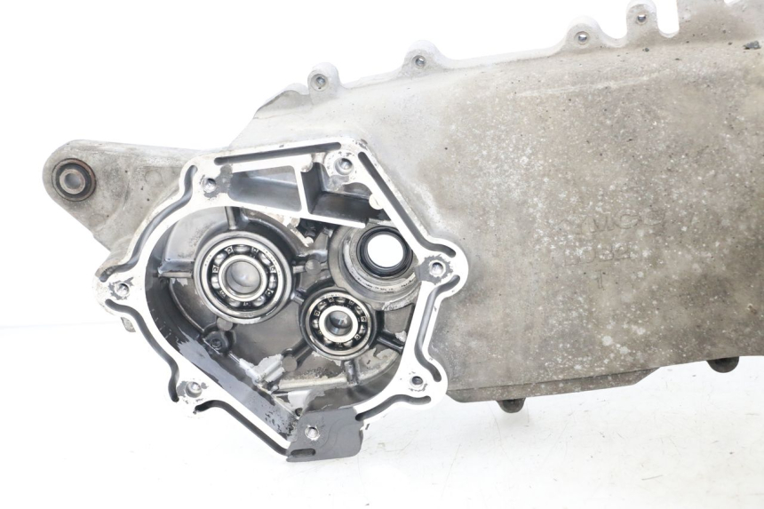 photo de Cárter inferior del motor KYMCO XCITING 250 (2006 - 2009) - Detalles de los puntos de fijación