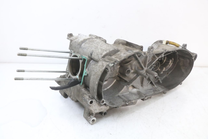 photo de CÁRTER DE MOTOR INFERIOR YAMAHA YP MAJESTY 125 (2002 - 2006) - Primer plano técnico