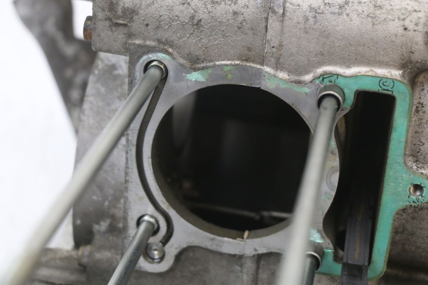 photo de CÁRTER DE MOTOR INFERIOR YAMAHA YP MAJESTY 125 (2002 - 2006) - Detalles de los puntos de fijación