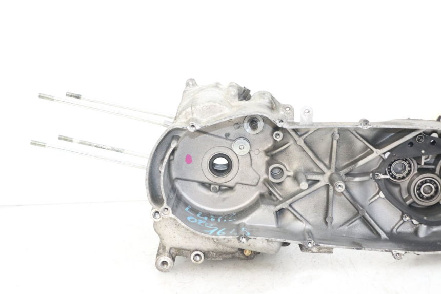 photo de CÁRTER DE MOTOR INFERIOR YAMAHA YP MAJESTY 125 (2002 - 2006) - Otra perspectiva