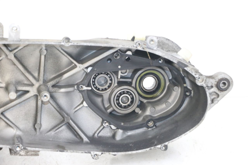 photo de CÁRTER DE MOTOR INFERIOR YAMAHA YP MAJESTY 125 (2002 - 2006) - Primer plano técnico