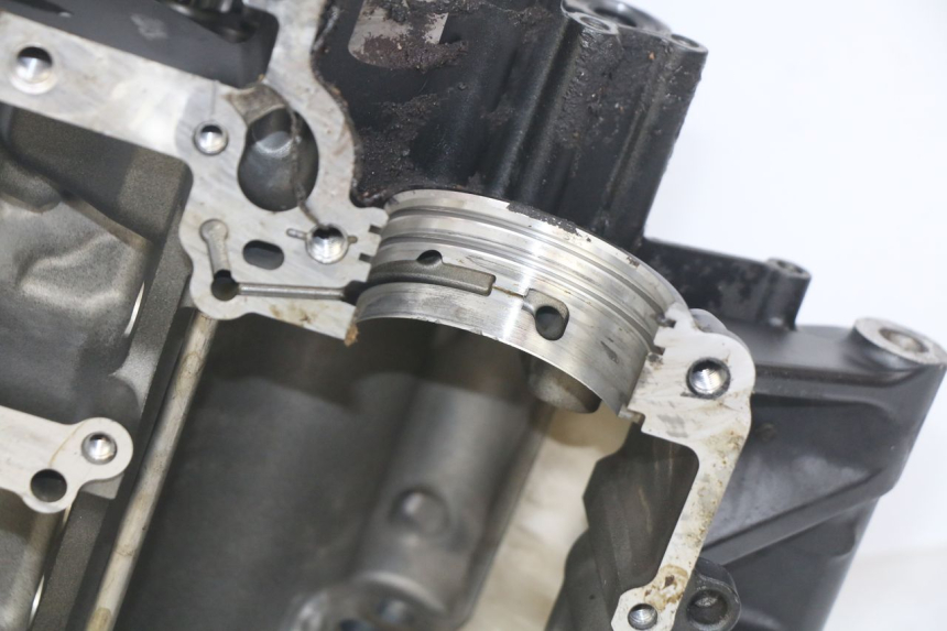 photo de CÁRTER DE MOTOR INFERIOR YAMAHA YZF R1 1000 (2007 - 2008) - Zoom sobre los componentes