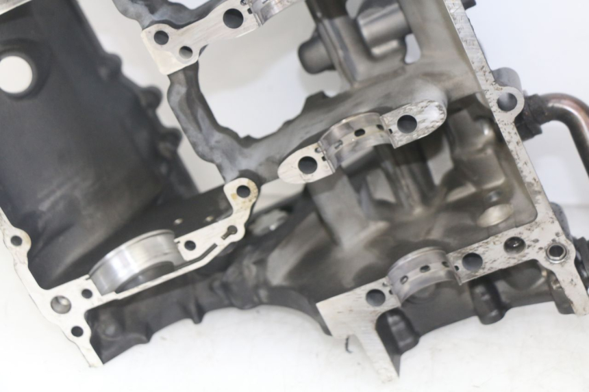 photo de CÁRTER DE MOTOR INFERIOR YAMAHA YZF R1 1000 (2007 - 2008) - Enfoque en la estructura