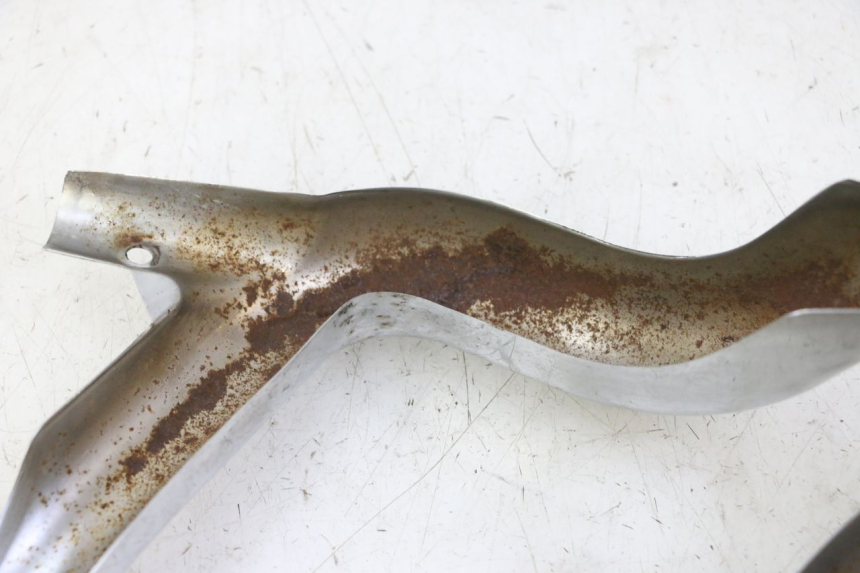 photo de Cárter de escape HYOSUNG GV AQUILA 125 (2000 - 2009) - Otra perspectiva