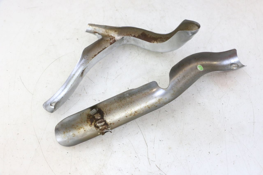 photo de Cárter de escape HYOSUNG GV AQUILA 125 (2000 - 2009) - Primer plano técnico