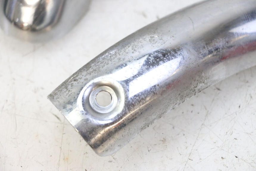 photo de Cárter de escape HYOSUNG GV AQUILA 125 (2000 - 2009) - Detalles de los puntos de fijación