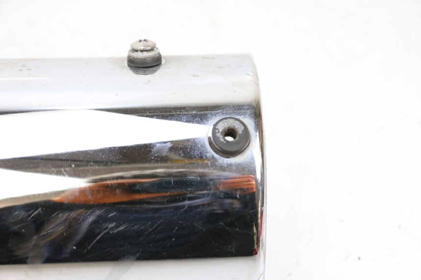 photo de PROTECCION ESCAPE KYMCO GRAND DINK 125 (2002 - 2007) - Primer plano de alta resolución