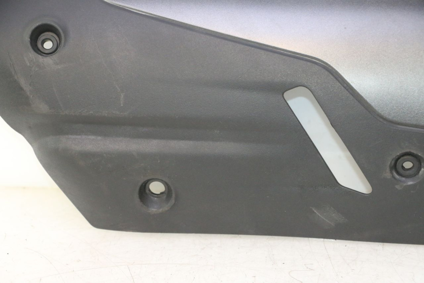 photo de PROTECCION ESCAPE PIAGGIO MP3 HPE 530 (2022 - 2026) - Zoom sobre los componentes