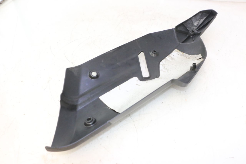 photo de PROTECCION ESCAPE PIAGGIO MP3 HPE 530 (2022 - 2026) - Primer plano técnico