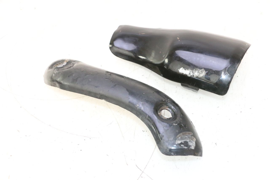 photo de PROTECCION ESCAPE HONDA XRV AFRICA TWIN 750 (1990 - 1992) - Primer plano técnico