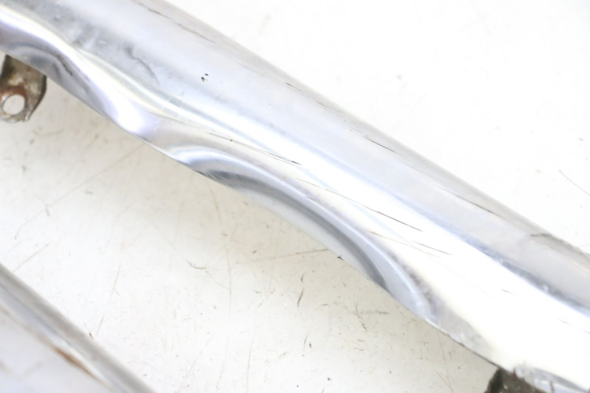 photo de PROTECCION ESCAPE KYMCO ZING 125 (1997 - 2003) - Zoom sobre los componentes