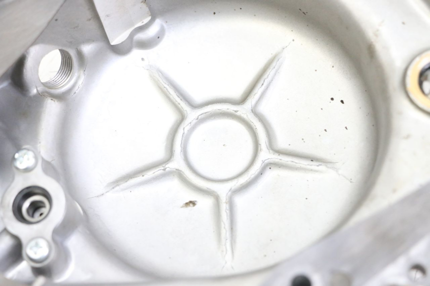 photo de TAPA DE EMBRAGUE HYOSUNG GTR 125 (2006 - 2008) - Otra perspectiva