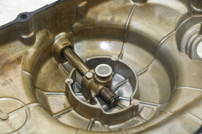 photo de TAPA DE EMBRAGUE HONDA NTV REVERSE 650 (1993 - 1994) - Primer plano técnico