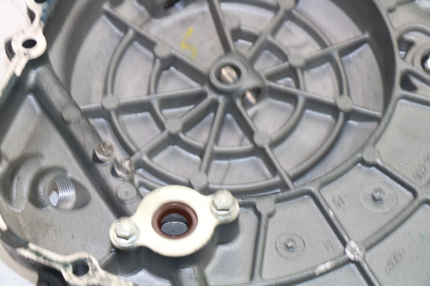 photo de TAPA DE EMBRAGUE KTM DUKE 390 (2013 - 2017) - Primer plano técnico