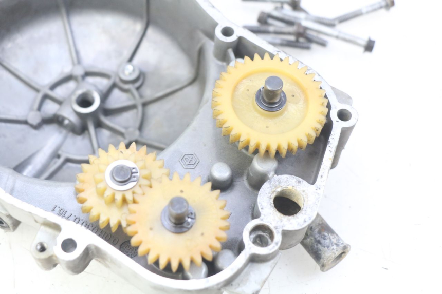 photo de TAPA DEL EMBRAGUE APRILIA SX 50 (2011 - 2017) - Primer plano técnico