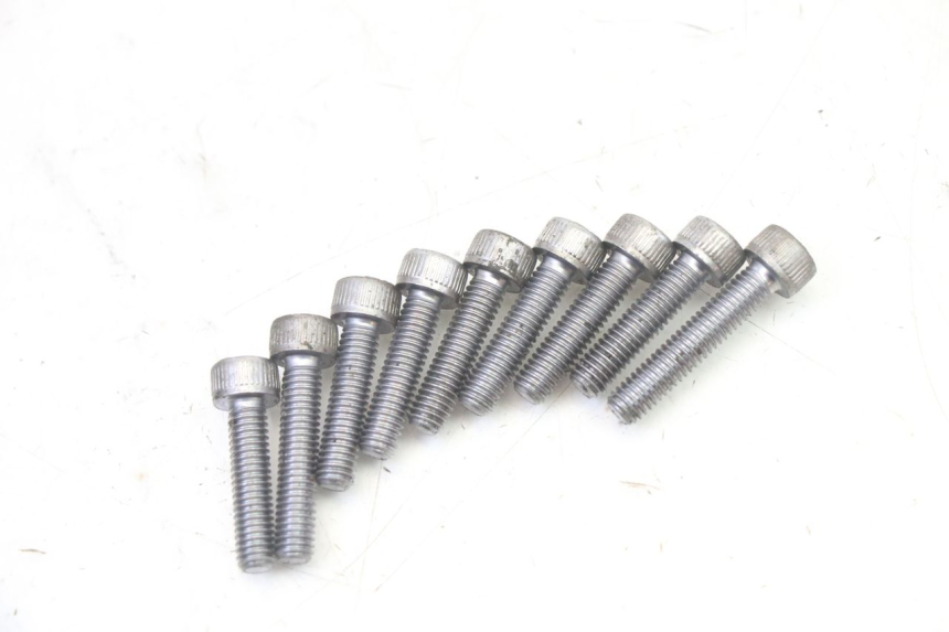 photo de TAPA DE EMBRAGUE YAMAHA TDM ABS 900 (2002 - 2014) - Detalles de los puntos de fijación