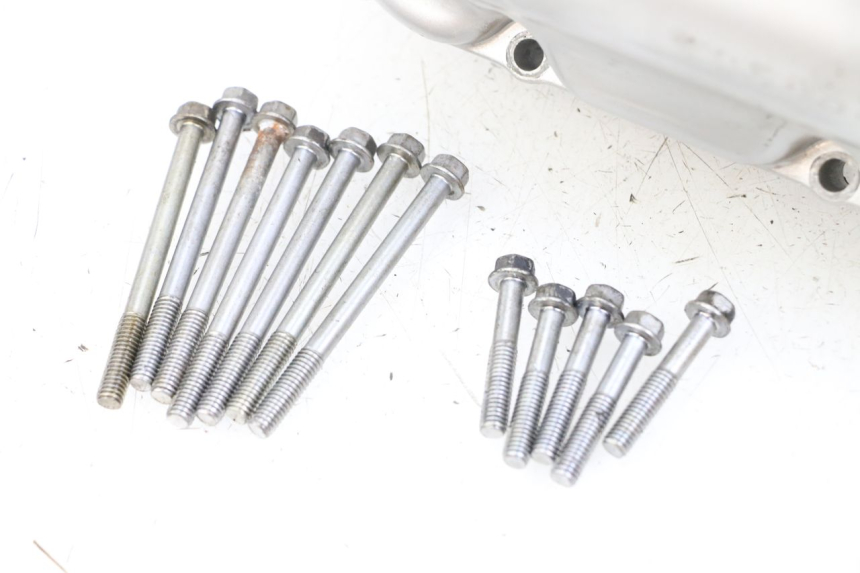 photo de TAPA DE EMBRAGUE SUZUKI VL INTRUDER 125 (2004 - 2007) - Detalles de los puntos de fijación