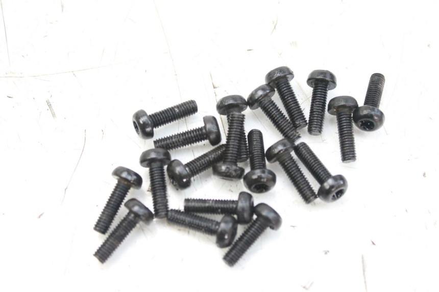 photo de CÁRTER DE ACEITE TRIUMPH SPRINT ST 955 (1999 - 2001) - Detalle de la pieza