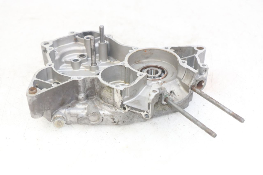 photo de CARTER MOTOR DERECHO PEUGEOT XP6 50 (2006 - 2011) - Primer plano técnico