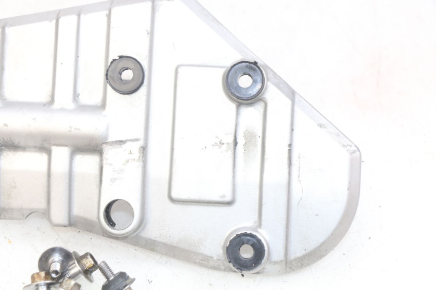 photo de CARTER MOTOR DERECHO KAWASAKI ZX-6R ZX6R 600 (1995 - 1997) - Primer plano técnico