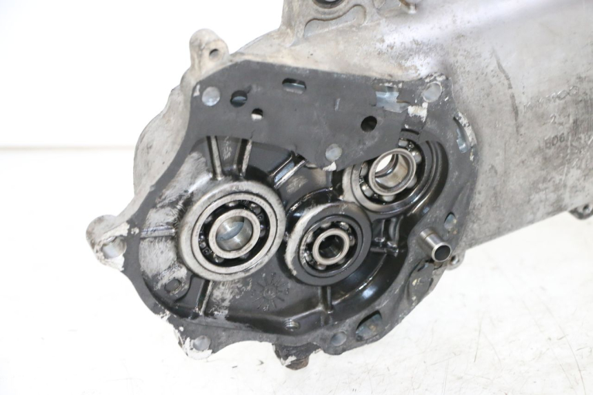 photo de CARTER IZQUIERDO KYMCO AGILITY 4T 50 (2005 - 2018) - Primer plano técnico