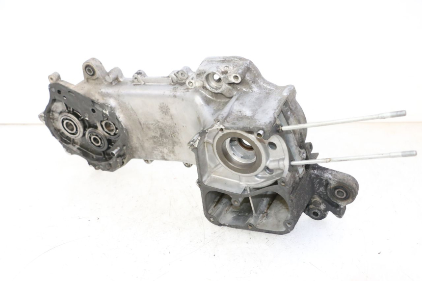 photo de CARTER IZQUIERDO KYMCO AGILITY 4T 50 (2005 - 2018) - Detalles de los puntos de fijación