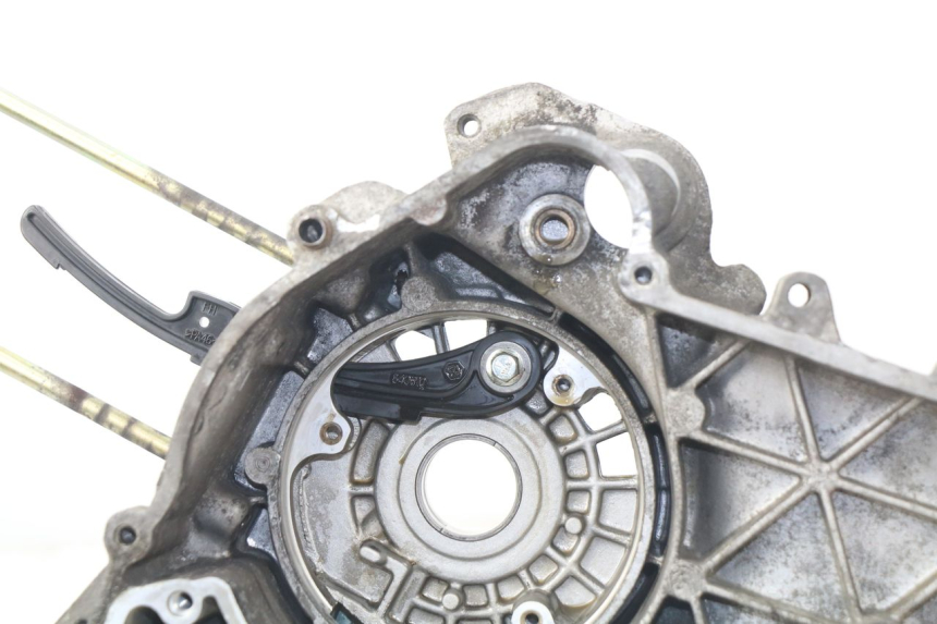 photo de CARTER IZQUIERDO PIAGGIO FLY 125 (2005 - 2012) - Detalles de los puntos de fijación