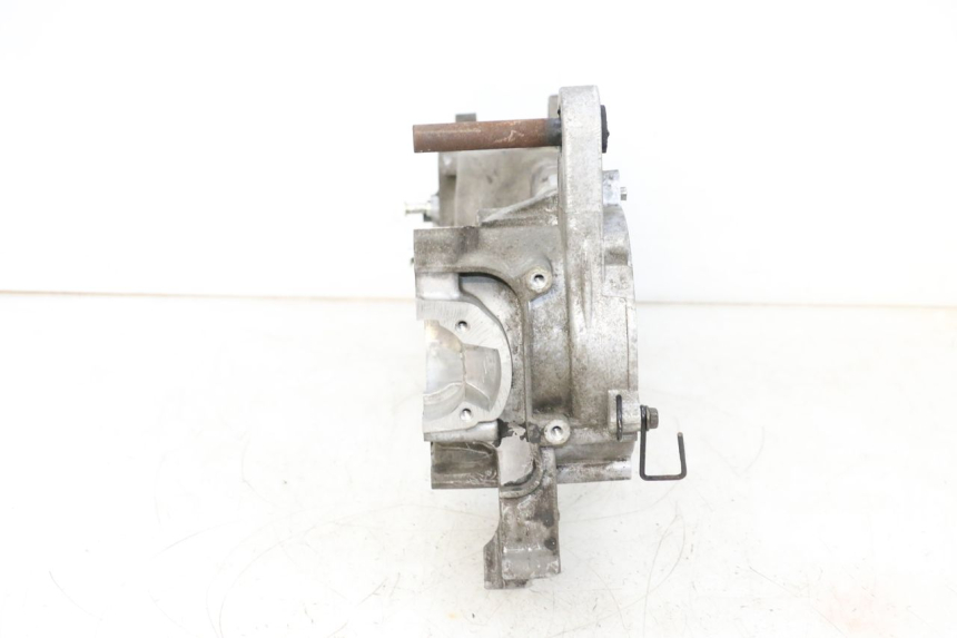 photo de CARTER IZQUIERDO PEUGEOT KISBEE 2T 50 (2010 - 2017) - Zoom sobre los componentes