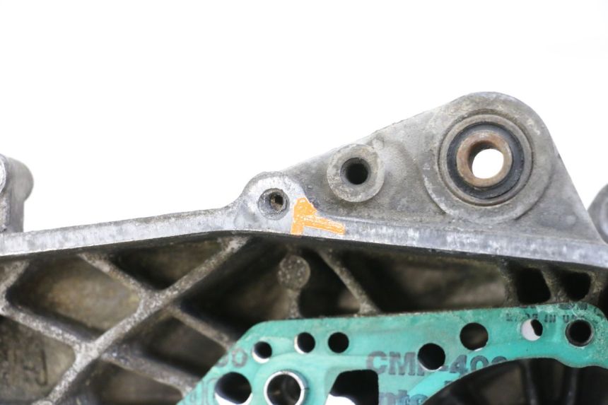 photo de CARTER IZQUIERDO DEL MOTOR PEUGEOT TKR TREKKER FURIOUS 50 (2005 - 2014) - Zoom sobre los componentes