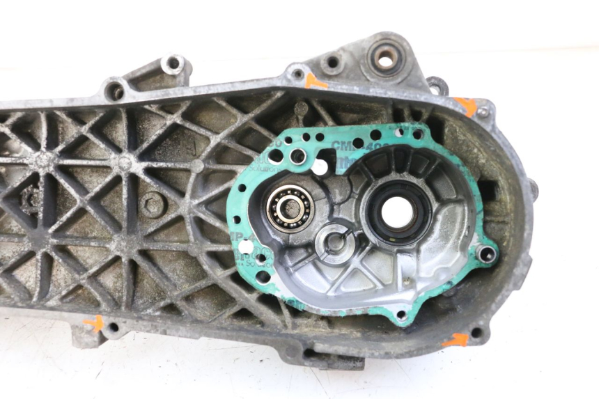 photo de CARTER IZQUIERDO DEL MOTOR PEUGEOT TKR TREKKER FURIOUS 50 (2005 - 2014) - Zoom estado de uso