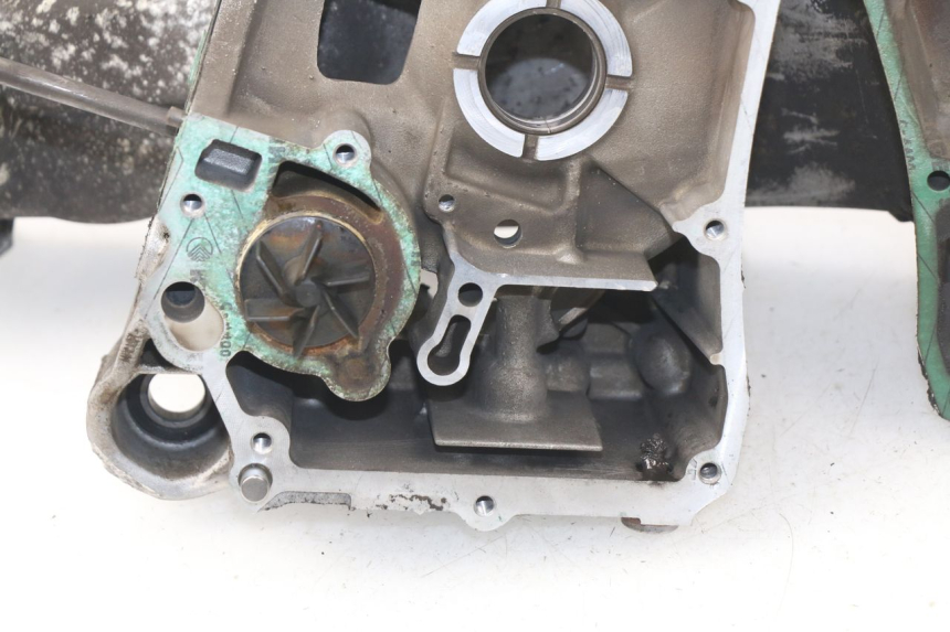 photo de CARTER IZQUIERDO APRILIA SCARABEO GT 125 (1999 - 2007) - Características distintivas