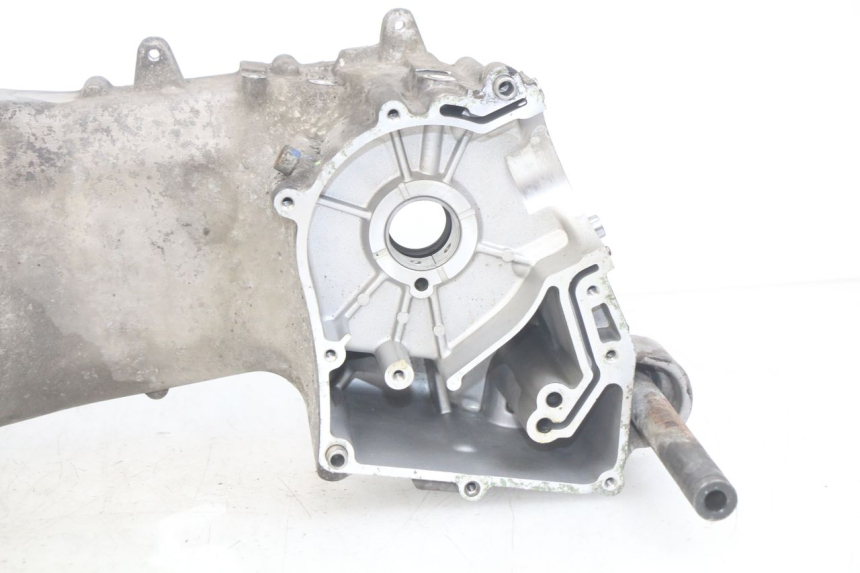 photo de CARTER IZQUIERDO DEL MOTOR APRILIA SCARABEO LIGHT 125 (2007 - 2011) - Otra vista del artículo