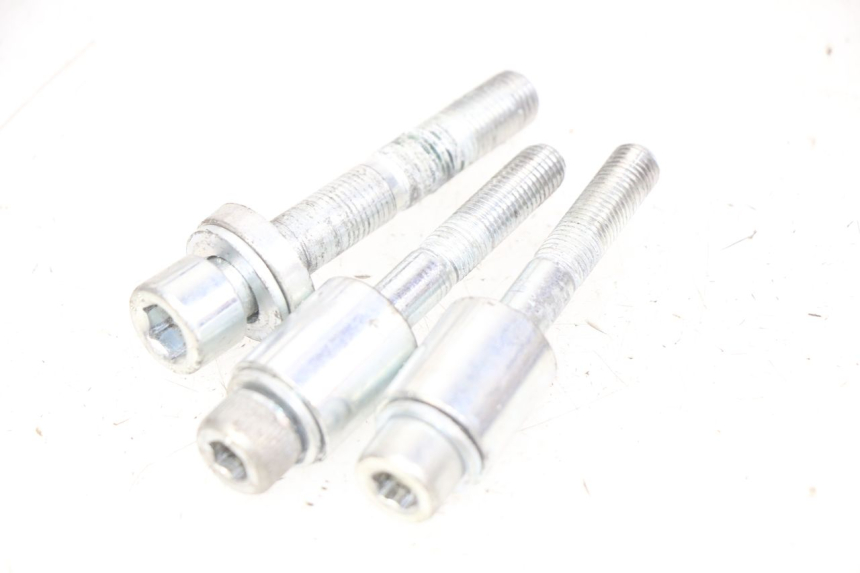 photo de CUBIERTA PROTECTORA DEL CILINDRO HONDA CB R 1000 (2018 - 2023) - Detalle de la pieza