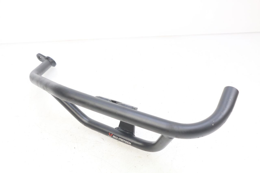 photo de CUBIERTA PROTECTORA DEL CILINDRO HONDA CB R 1000 (2018 - 2023) - Primer plano técnico