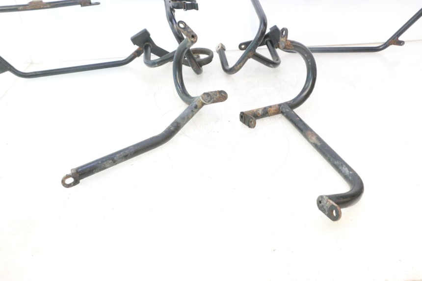 photo de PROTECTOR MOTOR YAMAHA TDM ABS 900 (2002 - 2014) - Detalles de los puntos de fijación