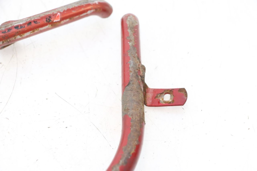 photo de PROTECTOR MOTOR PEUGEOT TREKKER 50 (1995 - 2004) - Detalles de los puntos de fijación