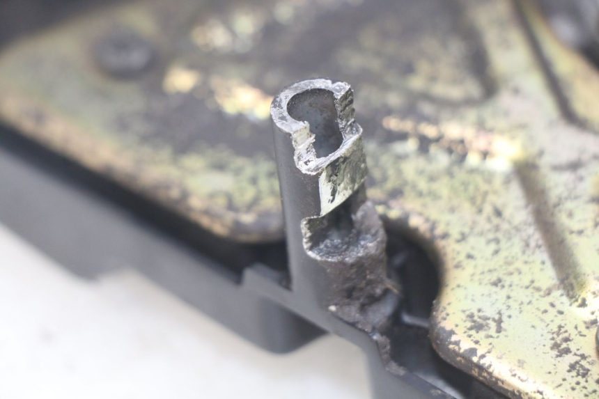 photo de CUBIERTA DEL PIÑÓN YAMAHA FZS FAZER 600 (1998 - 2001) - Detalle de la pieza