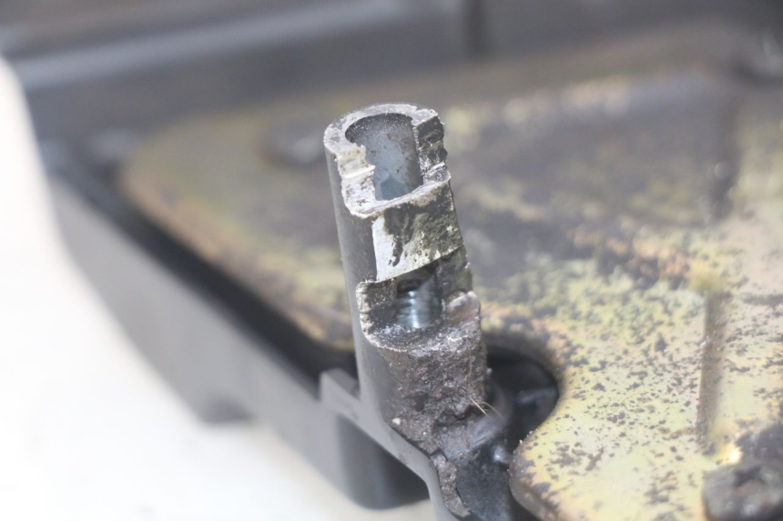 photo de CUBIERTA DEL PIÑÓN YAMAHA FZS FAZER 600 (1998 - 2001) - Otra perspectiva